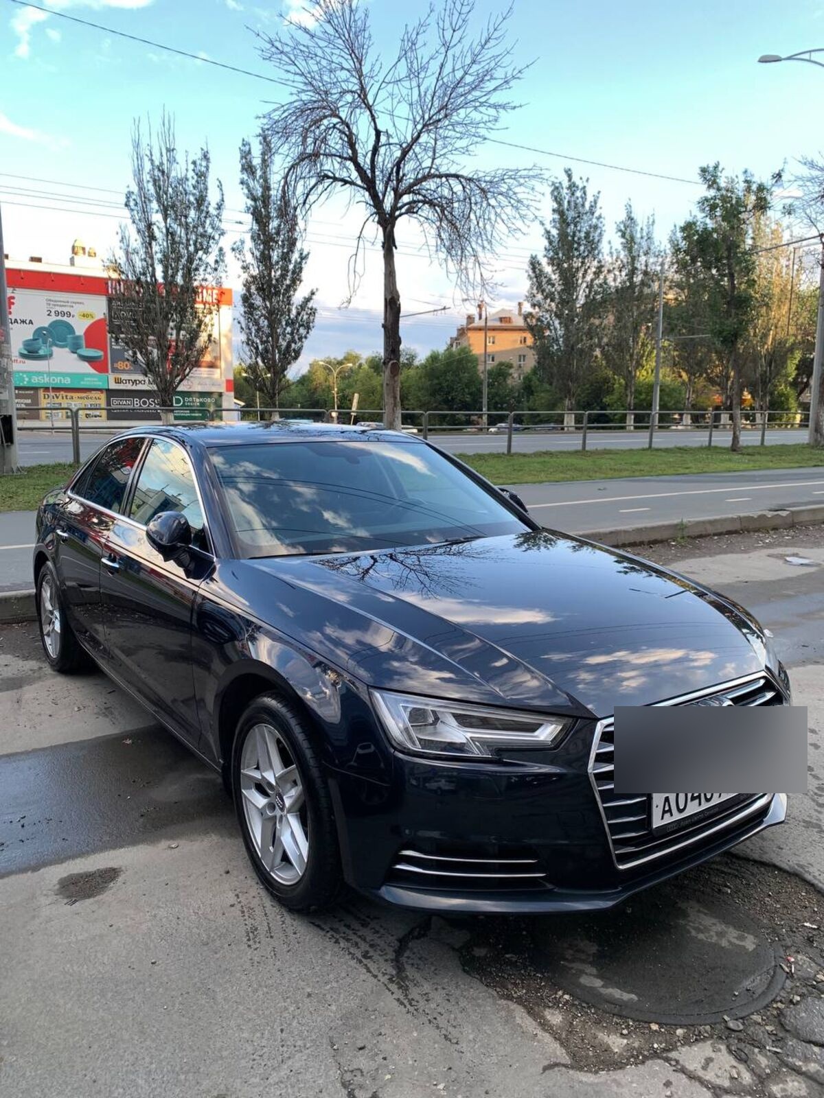 Оклейка спорткара цветной плёнкой